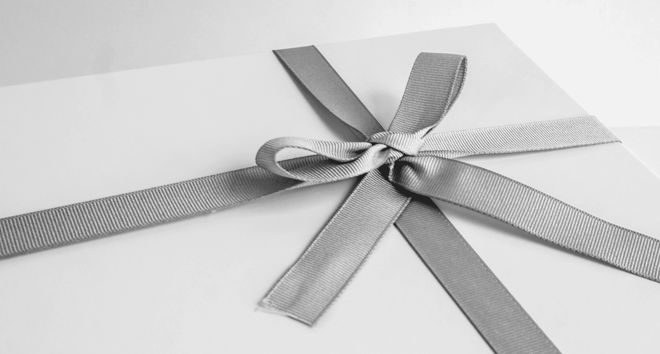 Header Geschenk mit Schleife.
