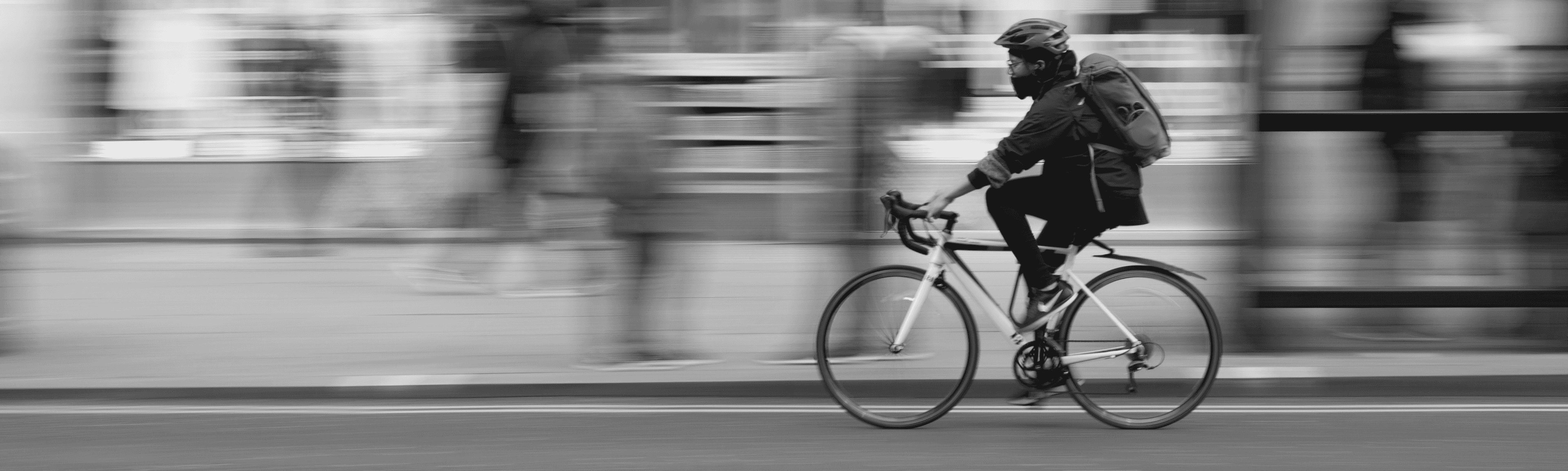 Header Radfahrer im Timelapse Modus.