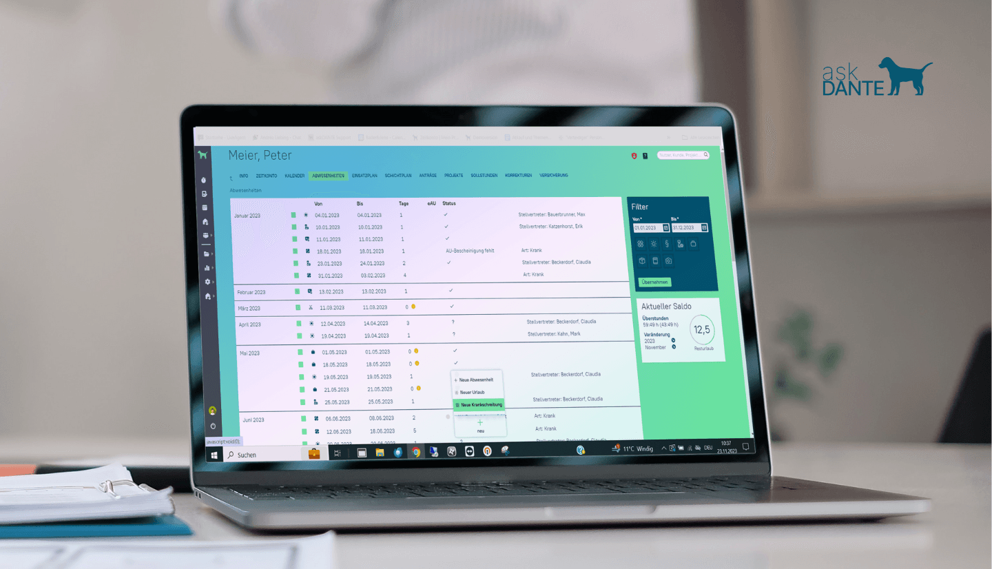 Grafik zeigt einen Screenshot aus der eAU Funktion in der Zeiterfassung askDANTE. Die elektronische Krankmeldung wird in askDANTE mit einem Klick abgerufen und der Status der Rückmeldung unter dem Reiter Abwesenheiten zusammengefasst.